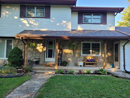 Spacious Home Overlooking Lake Erie on Pelee Island