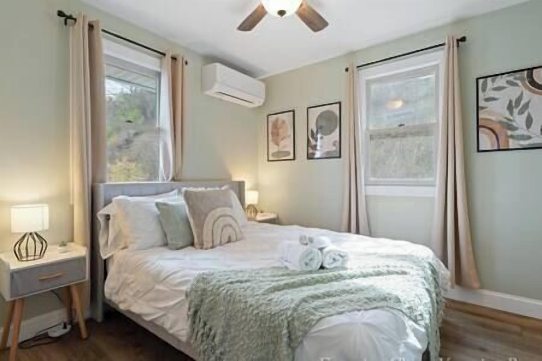 3 bedrooms, iron/ironing board, WiFi, bed sheets