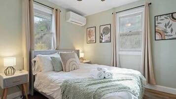 3 habitaciones, tabla de planchar con plancha, wifi y ropa de cama