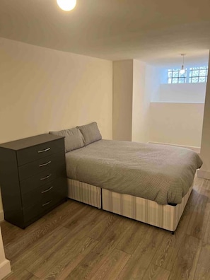 2 soverom, strykejern/-brett, wi-fi (inkludert) og sengetøy