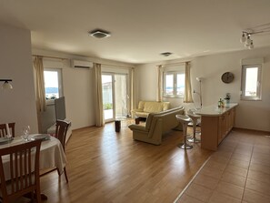 Living area - 3 bedroom apartment in trogir (Trogir)