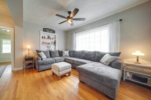 TV, books - Historical Magnesia Springs Home, Near Kayaking! (Cambridge Springs)