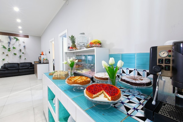 Colazione a buffet inclusa, servita tutte le mattine