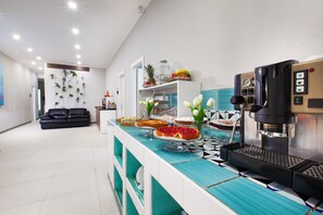 デスク、防音設備、WiFi (無料)