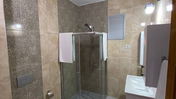 Comfort Apartment | Bathroom
