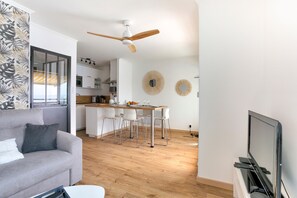 TV - Les Ebihens - Studio + chambre indépendante les pieds dans l’eau (Saint-Cast-le-Guildo)