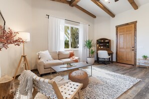 Smart TV, Hulu, books, streaming services