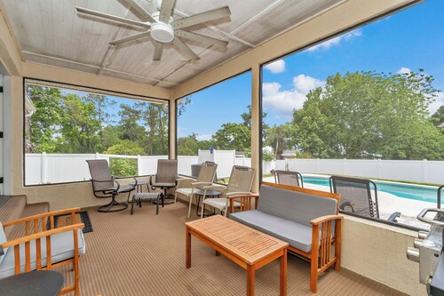 4 BR/2 BA, Private HEATED Pool, Split Floor Plan, 2 King Beds, Yard, 2218 SQ FT!