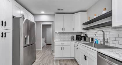 4 BR/2 BA, HEATED Pool, Split Floor Plan, King Suite, W/D, Garage & Yard