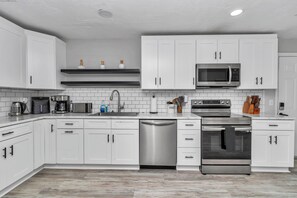 Fridge, microwave, oven, stovetop - 4 BR/2 BA, Private HEATED Pool, Split Floor Plan, 2 King Beds, Yard, 2218 SQ FT! (Ocala)