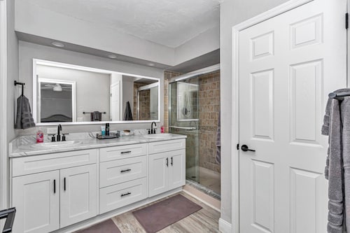 4 BR/2 BA, Private HEATED Pool, Split Floor Plan, 2 King Beds, Yard, 2218 SQ FT!