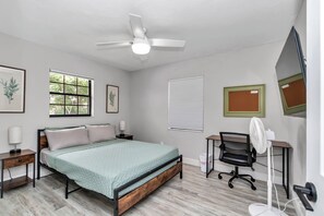 4 bedrooms, desk, iron/ironing board, free WiFi - 4 BR/2 BA, Private HEATED Pool, Split Floor Plan, 2 King Beds, Yard, 2218 SQ FT! (Ocala)