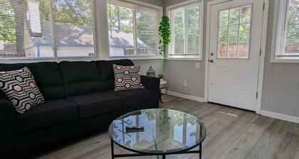 Downtown Royal Oak & Ferndale 3bd w/ King Master