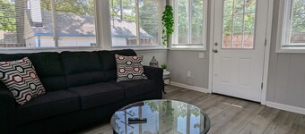 Downtown Royal Oak & Ferndale 3bd w/ King Master