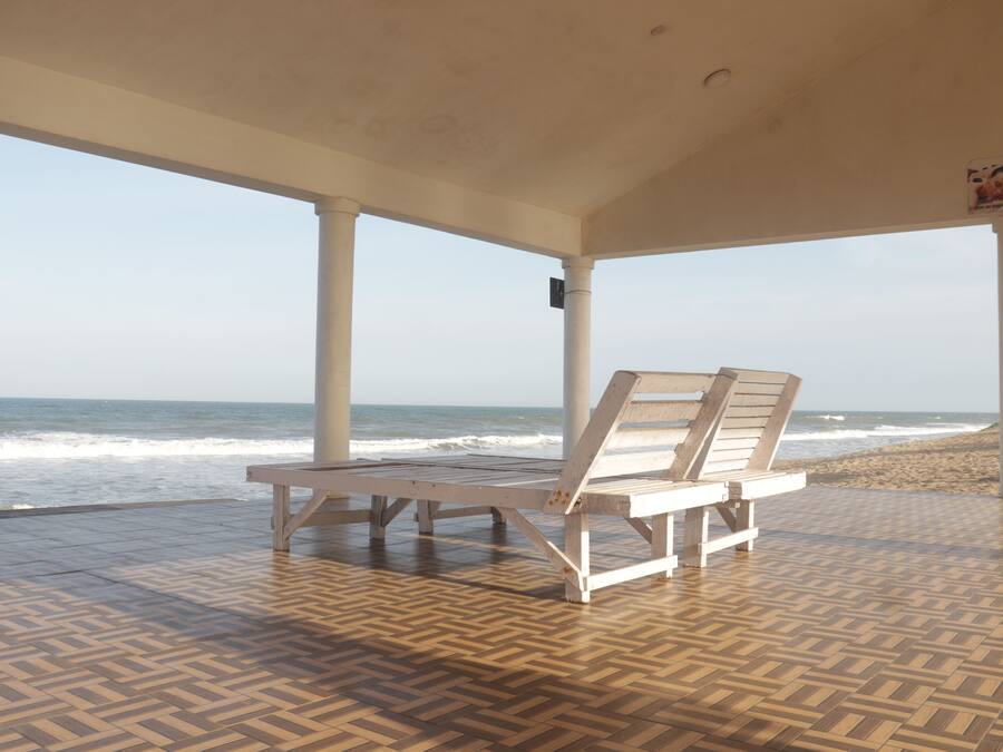 Privatstrand, weißer Sandstrand, Strandbar