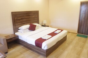 Premium-Doppelzimmer, 1 Queen-Bett, Meerblick | Minibar, Zimmersafe, Schreibtisch, Zustellbetten