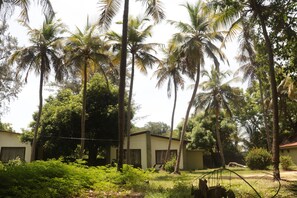 Front of property - Golden Sun Beach Resort (Tirukalukundram)
