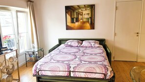 1 bedroom, in-room safe, iron/ironing board, free WiFi