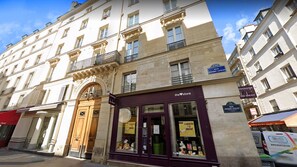 Exterior - Charming 1820s Flat with Elevator & Queen size bed, near the Louvre (Paris)