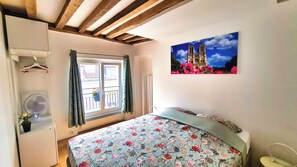 1 غرفة نوم ومكواة/لوح كي وواي فاي مجانًا وملاءات أسرّة