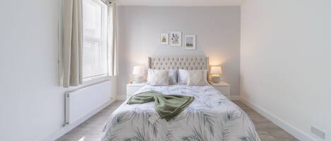 Apartment | 3 bedrooms, iron/ironing board, free WiFi, bed sheets