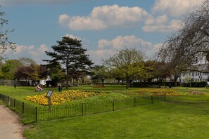 Property grounds - Charming 3-bed Apartment in South end on sea (Southend-on-Sea)
