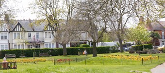 Charming 3-bed Apartment in South end on sea