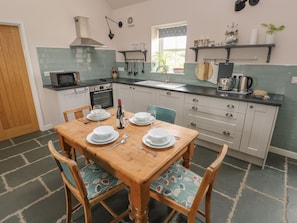 Dining - Ystabl Robyn (Carmarthen)