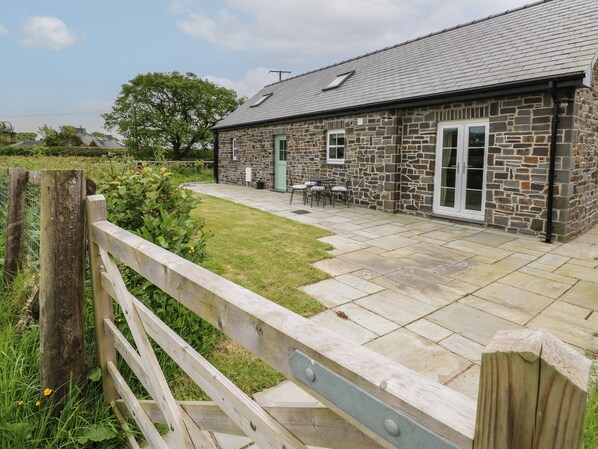 Property grounds - Ystabl Robyn (Carmarthen)