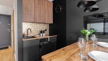 ไมโครเวฟ, เครื่องล้างจาน, เครื่องชงกาแฟ/ชา, กาต้มน้ำไฟฟ้า