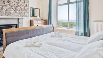 9 bedrooms, iron/ironing board, WiFi