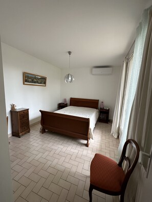 3 soverom, strykejern/-brett, wi-fi og sengetøy