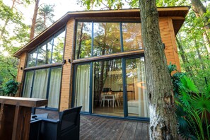 Family Studio Suite | Premium bedding, blackout drapes, free WiFi, bed sheets - Bizon Village (Piaseczno)