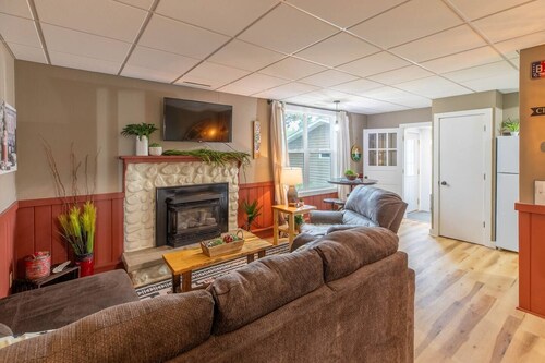 Hill Hideaway Unit 1 - Pet-Friendly Lake Retreat