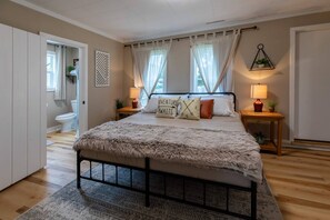 2 bedrooms, iron/ironing board, travel cot, WiFi