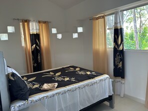 1 soverom, safe på rommet og wi-fi (inkludert)