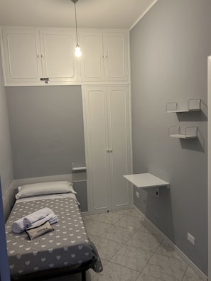 3 chambres, fer et planche à repasser, Wi-Fi, draps fournis