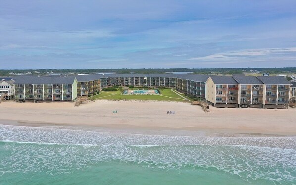 On the beach, sun-loungers - Ocean View, Pool & Easy Beach Access! (Surf City)