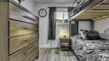 5 間睡房、可攜式嬰兒床、Wi-Fi、床單