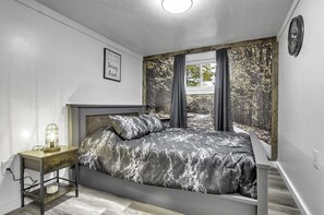 5 bedrooms, travel crib, WiFi, bed sheets