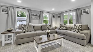 A living room with a sectional sofa, a coffee table, and a patterned rug. - Woodsy Retreat in a Quiet Corner of Cuba, with jacuzzi and a theater room (Cuba)