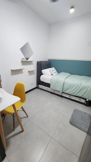 2 bedrooms, desk, iron/ironing board, WiFi