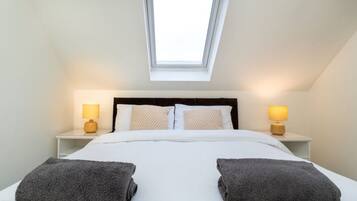 4 bedrooms, iron/ironing board, WiFi, bed sheets