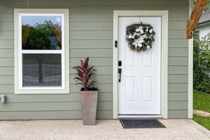 Exterior detail - Mystical Stays- The Phoenix Nest. Themed Stays, 3+2, King Bed, Group Trip (Waco)