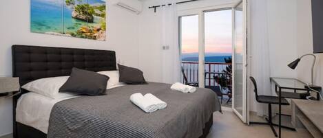 1 bedroom, in-room safe, desk, free WiFi