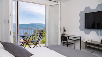 1 bedroom, in-room safe, desk, WiFi (free)