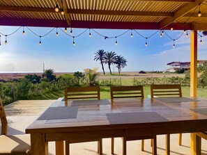 تناول الطعام بالخارج