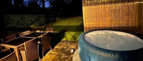 屋外ダイニングエリア