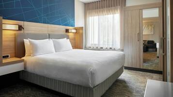 Suite, 1 kingsize bed | Een bureau, een laptopwerkplek, gratis wifi, beddengoed