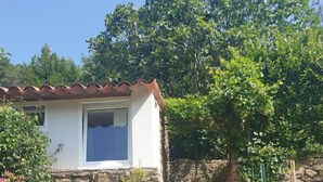 A stone staircase leading to a white building with a red-tiled roof. - Joli Mazet Indépendant à Louer (robiac-rochessadoule)